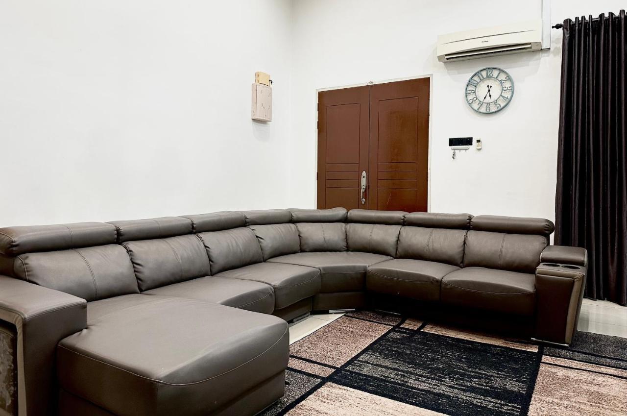 Bandar Melaka Family Bungalow Private Pool Bbq Wifi Netflix Exteriör bild