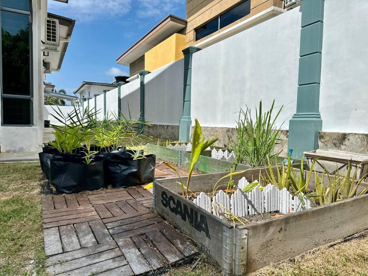 Bandar Melaka Family Bungalow Private Pool Bbq Wifi Netflix Exteriör bild